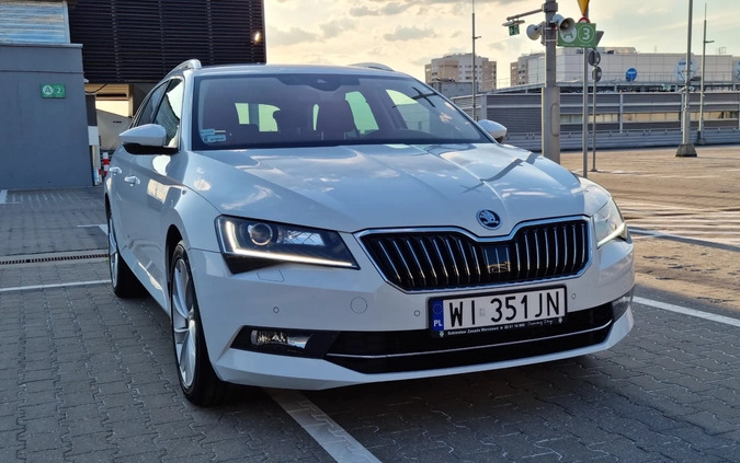 Skoda Superb cena 121900 przebieg: 66369, rok produkcji 2018 z Warszawa małe 742